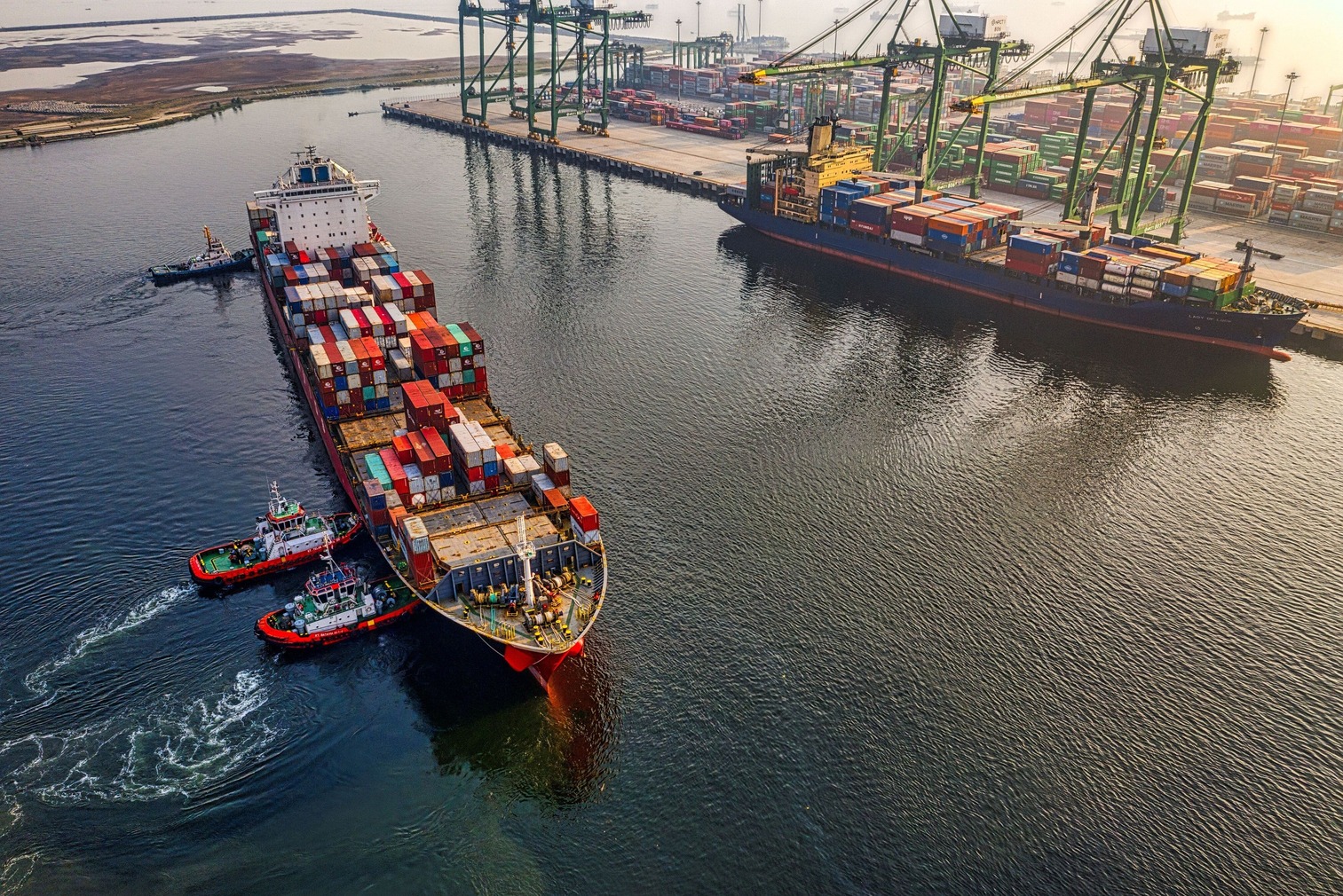 Operaciones de Transporte Marítimo y Logística Multimodal